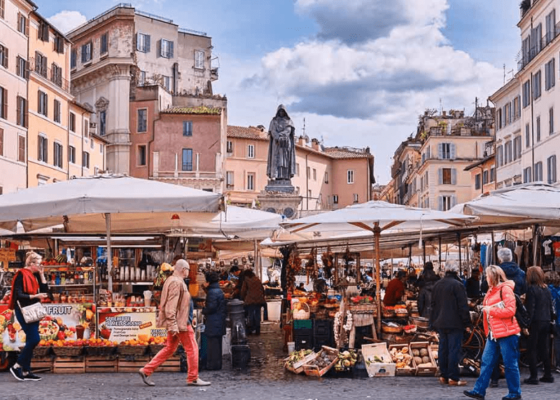 Perché Campo de’ Fiori si chiama così?